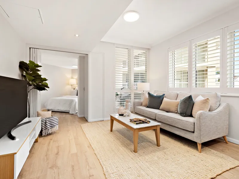 Resort-like lifestyle pad just metres from the beach