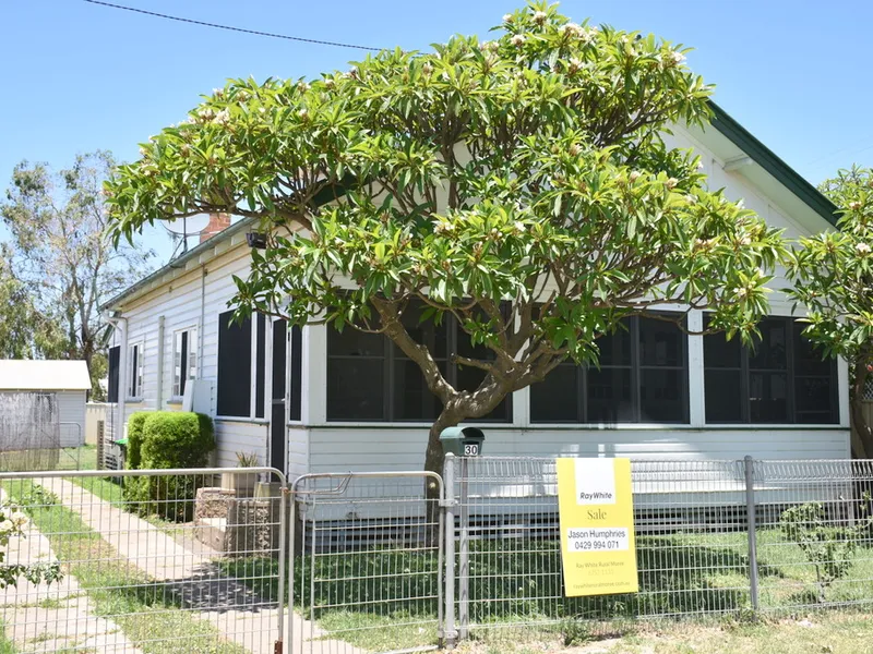 CLOSE TO THE MOREE AQUATIC CENTRE