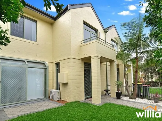 FRESH SPACIOUS TOWNHOUSE