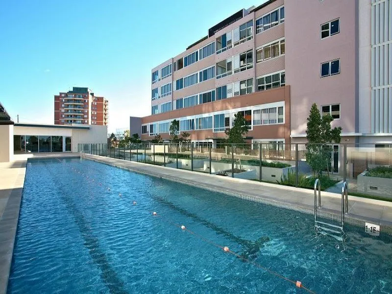 Corner one bedroom apartment with views