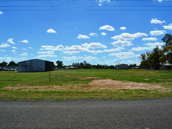 Large Four Bay Shed in a Ideal Location