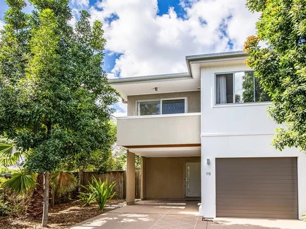 MODERN & STYLISH 4-BED TOWNHOUSE IN INCREDIBLE LOCATION