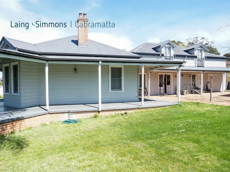 SPACIOUS WITH COSY LAYOUT IN CORNER POSITION