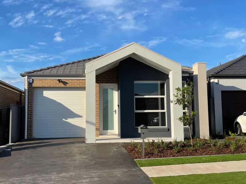 READY TO MOVE IN NOW ! SUPER-LUXE KAPLAN PROPERTY