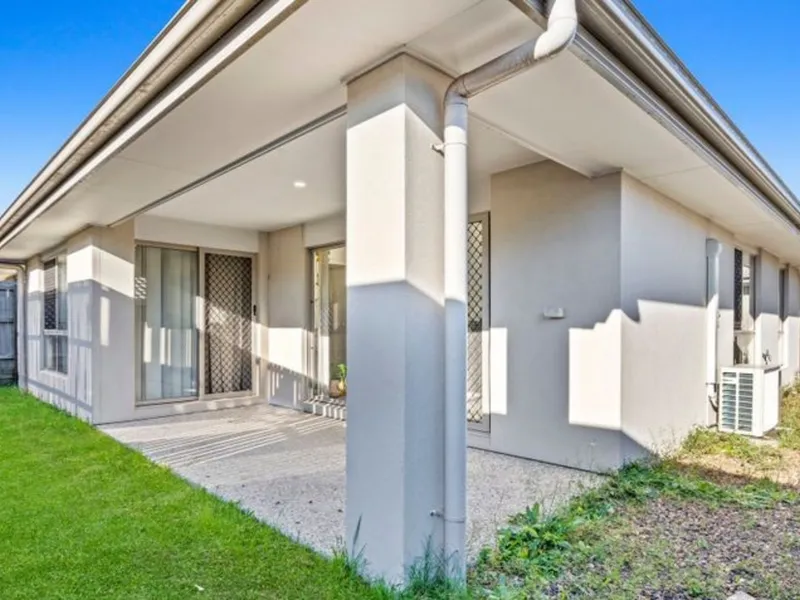 Available Now! 4 BEDROOM HOME IN GREAT LOCATION