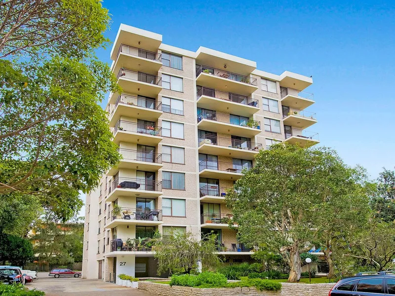 A Bright And Breezy Bondi Apartment With Leafy Views