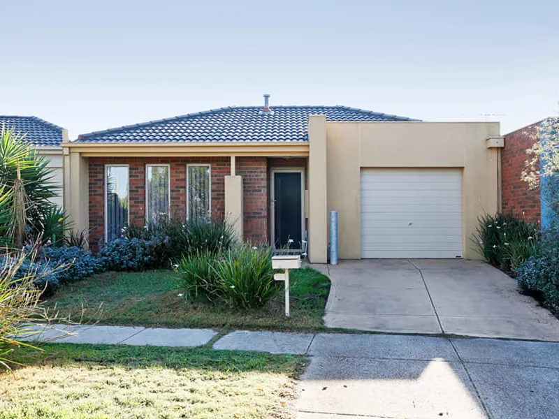 The cozy house located in the heart of Tarneit and ideal for small to medium size family!