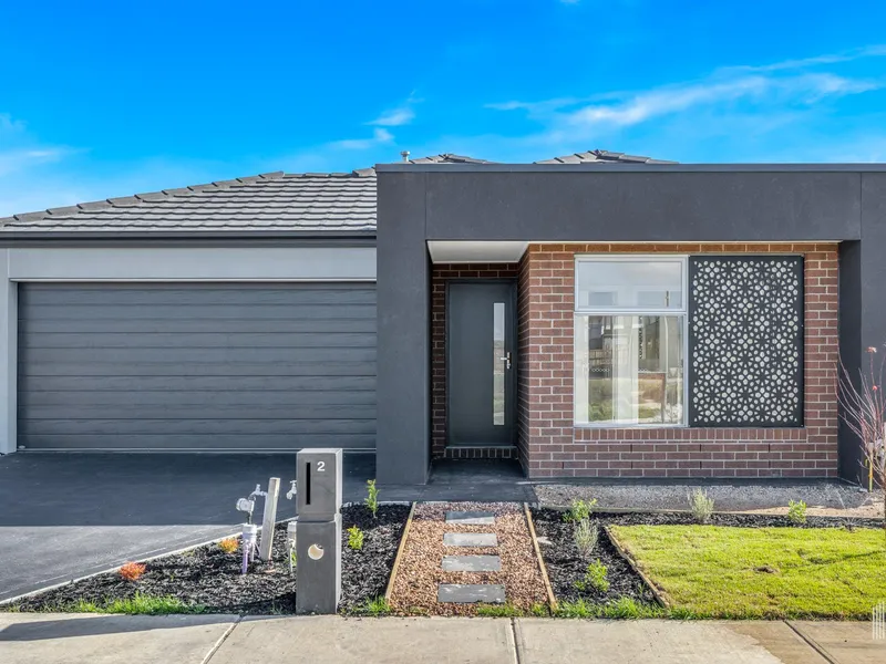 MODERN & NEWLY BUILT FAMILY HOME!