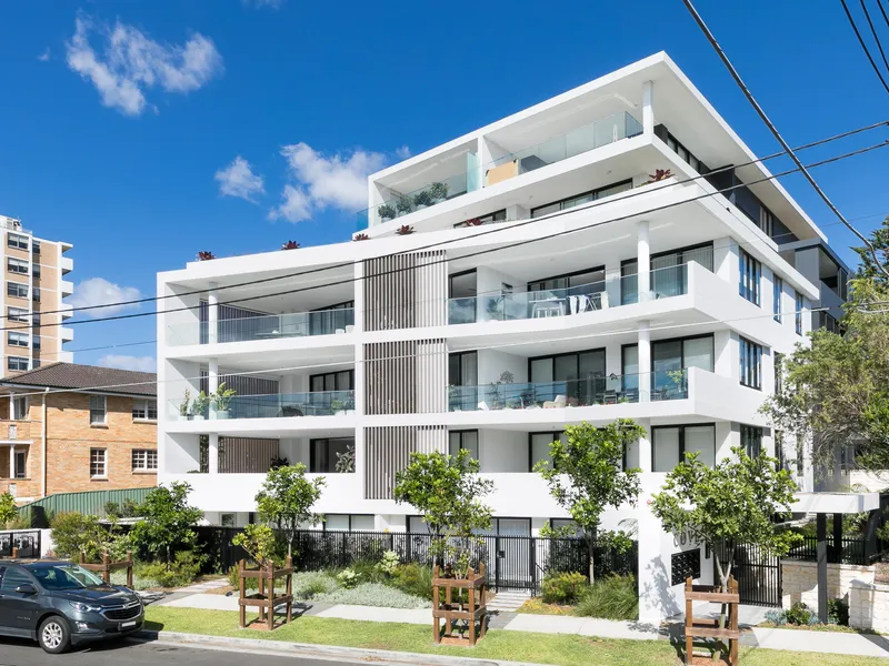 COVE - THREE BEDROOM APARTMENT WITH OVERSIZED TERRACE