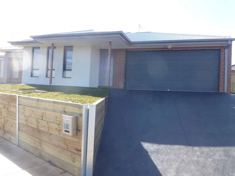 COMFORTABLE EASY FAMILY LIVING