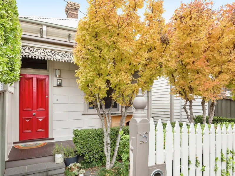 Enduring Charm, Enticing Locale