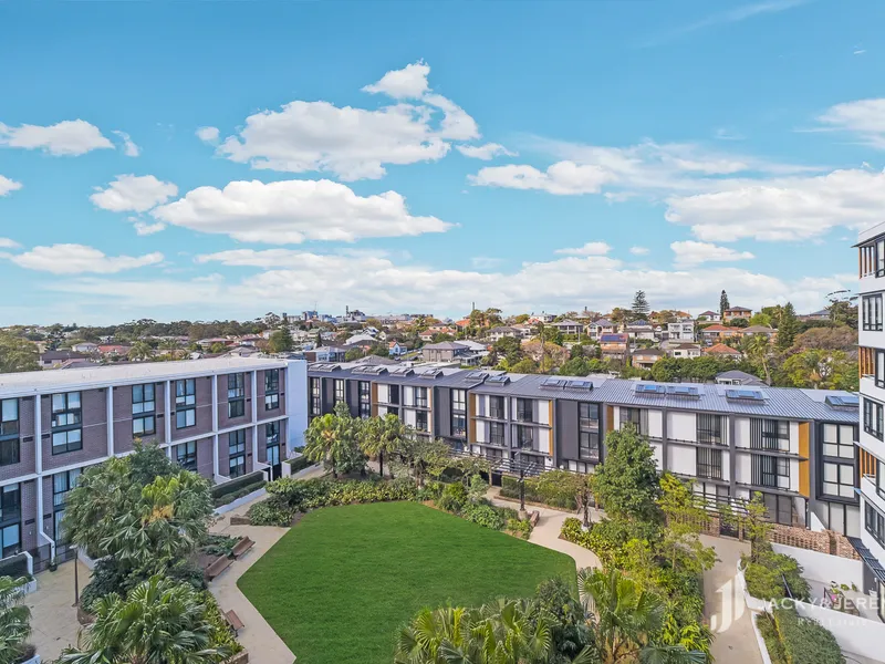 Modern One Bedroom Apartment with Garden View