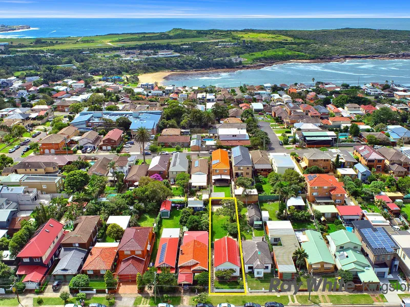 Comfy Coastal Cottage with Potential - 418sqm land