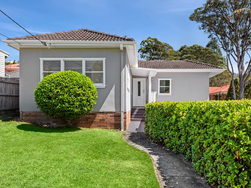 IDEAL ENTRY LEVEL HOME IN ULTRA CONVENIENT LOCATION