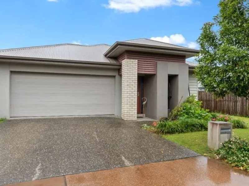 FAMILY HOME IN COVA ESTATE!!