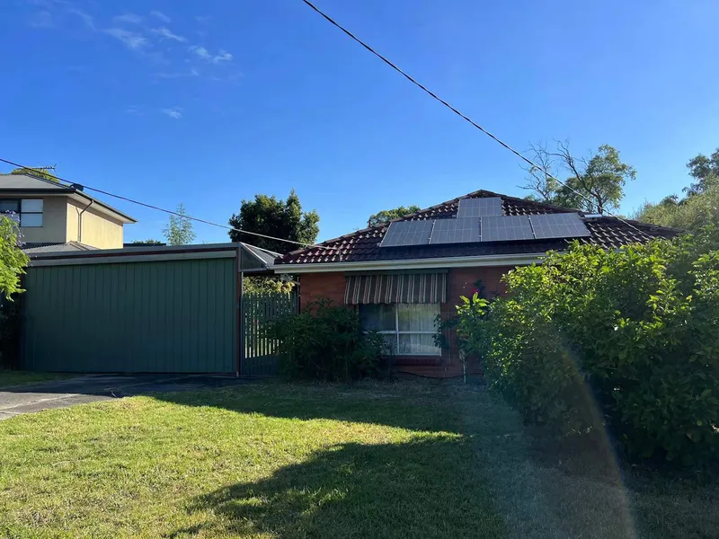 $430/w Renovated Family Home In Outstanding Location!