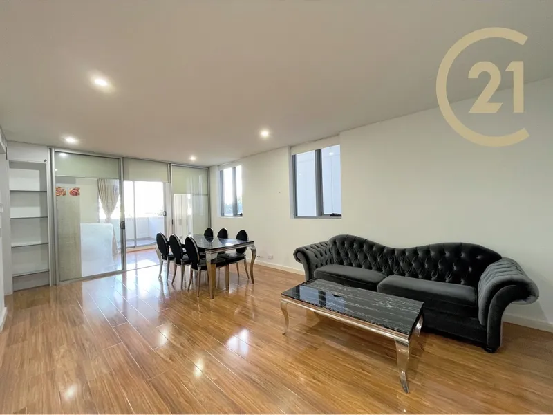 Nearly new ultra-modern 1 bedroom plus huge study in the heart of Mascot Fully furnished!!