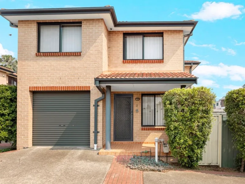 Prime Location: Spacious 3-Bedroom Townhouse for Rent! Your Dream Home Awaits.