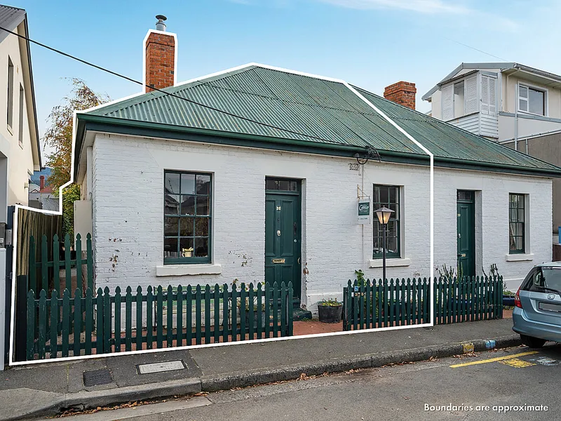 Historic Cottage In Battery Point