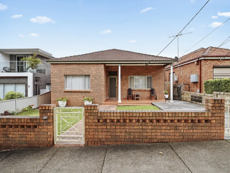 Generous proportions and incredible scope on a blue-ribbon street