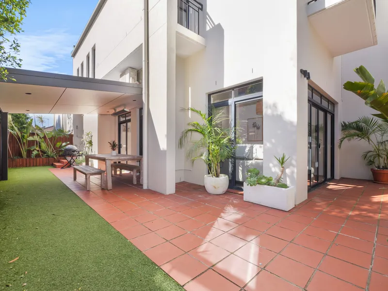 Stylish 3-Bedroom Townhouse With Alfresco Living, Minutes To Maroubra Beach