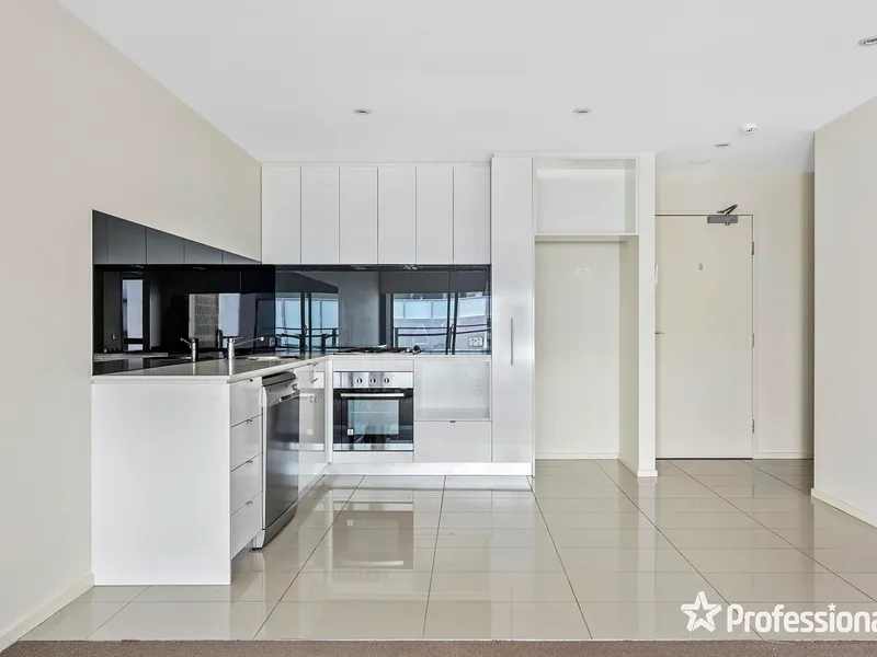 GREAT LOCATION ADJACENT TO PARKLAND