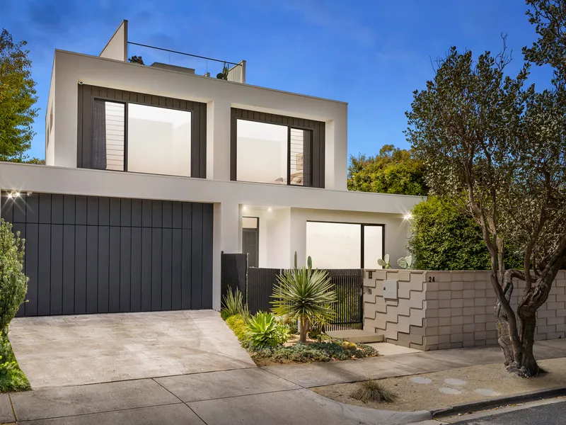 Beachside Oasis of Indulgent Luxury and Stylish Sophistication