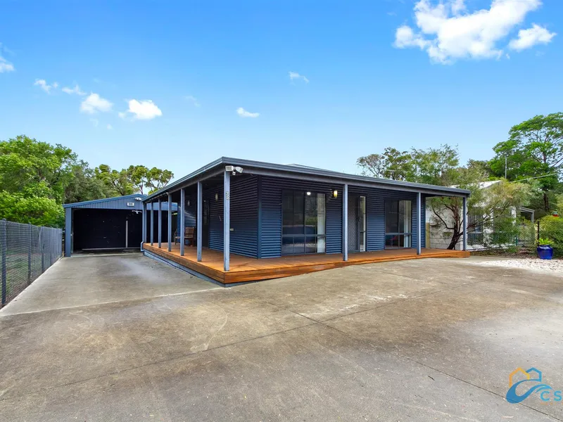 LOW MAINTENANCE LIVING BY THE SEA