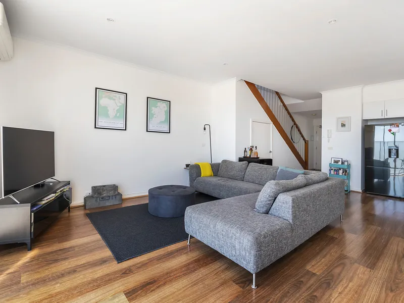LIGHT AND STYLE WITH SENSATIONAL SPACE!