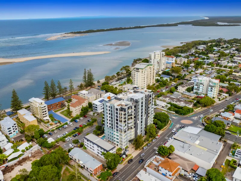 Luxurious 3 Bedroom Apartment with Stunning Scenic Mountain and Ocean Views in Golden Beach