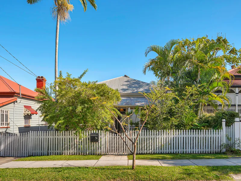 CHARMING EAST BRISBANE COTTAGE