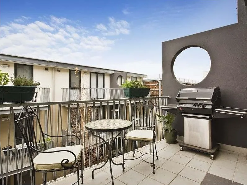 SPACIOUS APARTMENT IN GREAT LOCATION