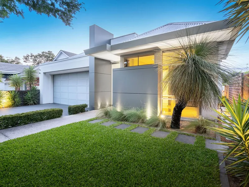 Sensational Contemporary Entertainer!