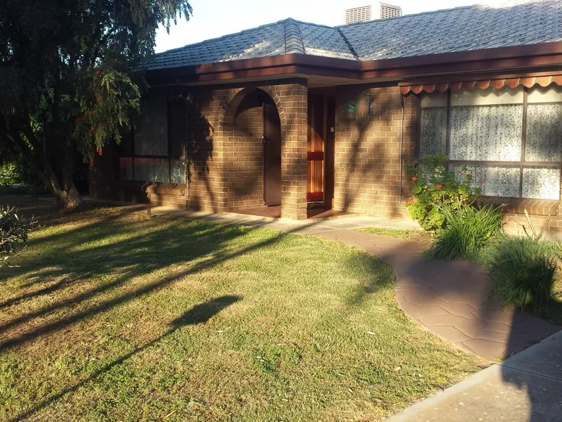 SPACIOUS NEAT & TIDY FAMILY HOME