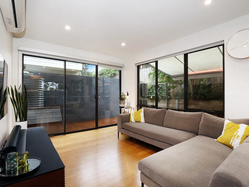 Stunning and Sizeable Townhouse in Ivanhoe