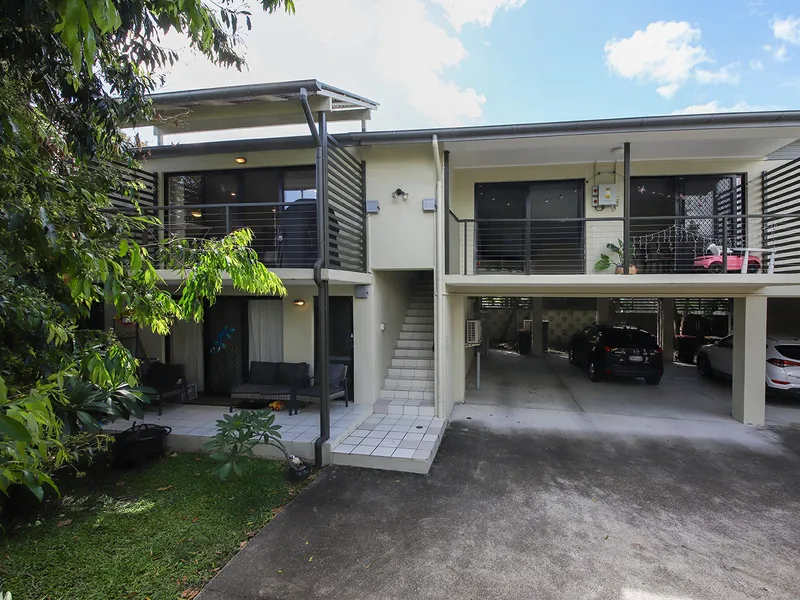 Modern 2 Bed, 2 Bath Apartment in Coorparoo!