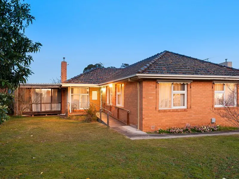 FAMILY SIZE - OPPOSITE GREENSBOUROUGH COLLEGE