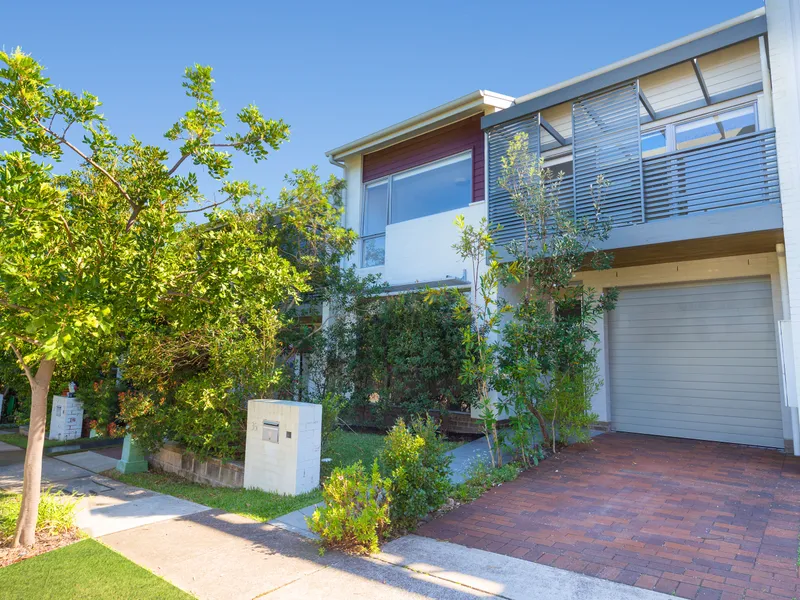 Modern Three Bedroom Townhouse in Family Pocket