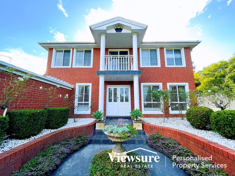 Stunning 5 Bedroom House with Pool