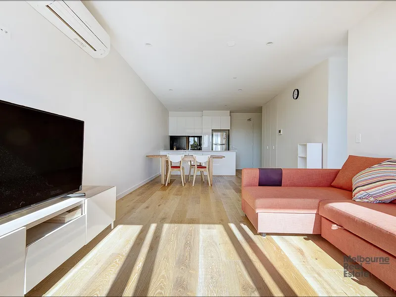 Large and Spacious Designer Apartment! UNFURNISHED