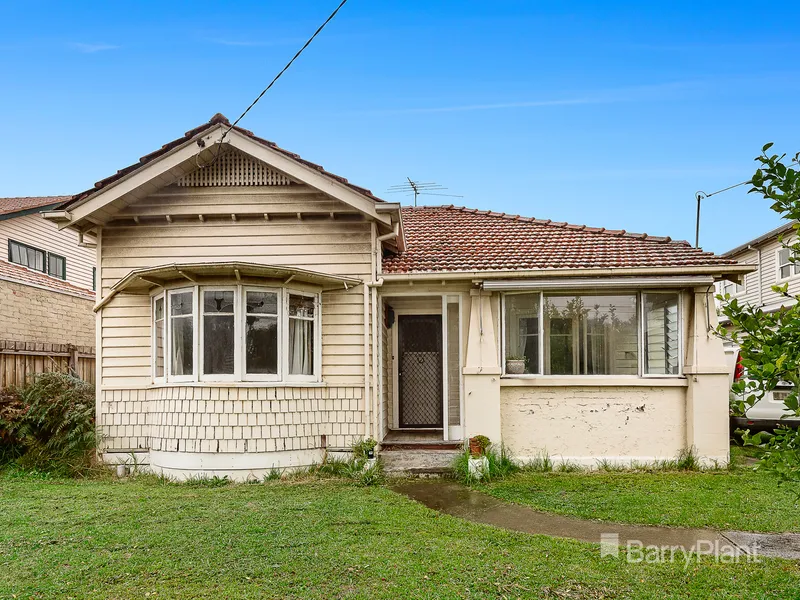 Californian bungalow with huge potential.