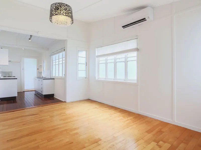 Cute one bedroom apartment in New Farm's best street!