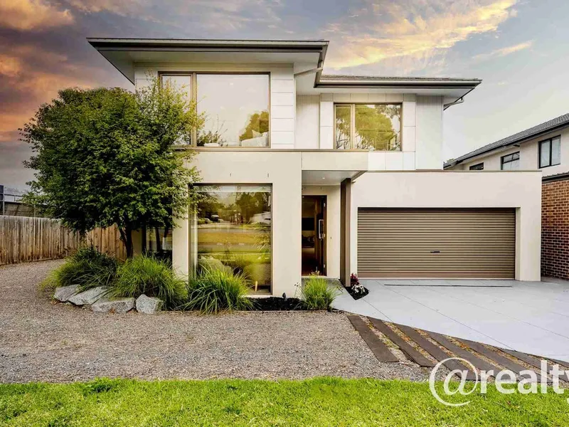 AS NEW MODERN LUXURY 5 BEDROOM HOME ON BLOCK OF 751SQM IN BRENTWOOD SECONDARY COLLEGE ZONE.