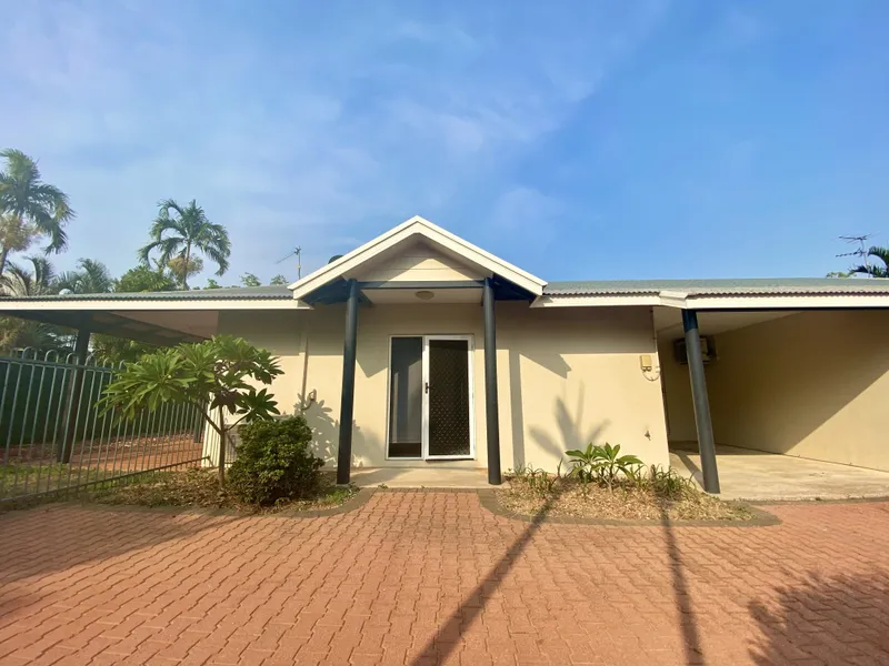 LEASE BREAK!! THREE BEDROOM, TWO BATHROOM DUPLEX CLOSE TO ESSENTIALS