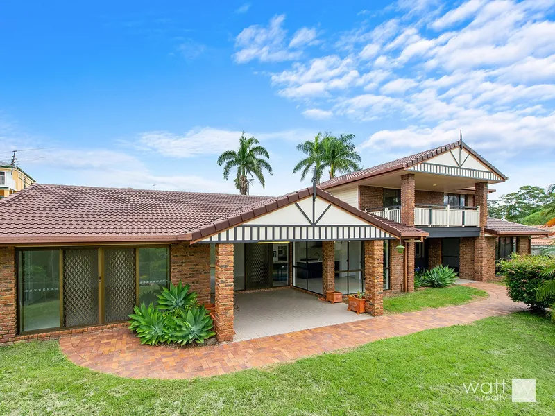 Sprawling estate in Albany Creek...great!