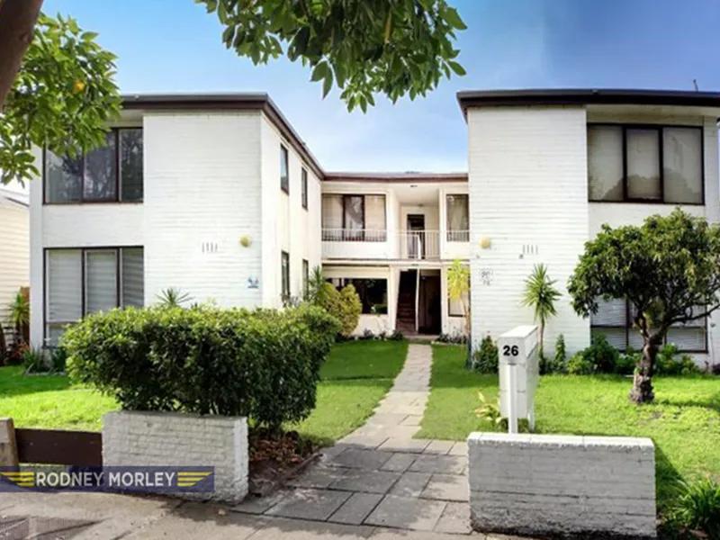 Spacious Sun Filled One Bedroom With Park Views.