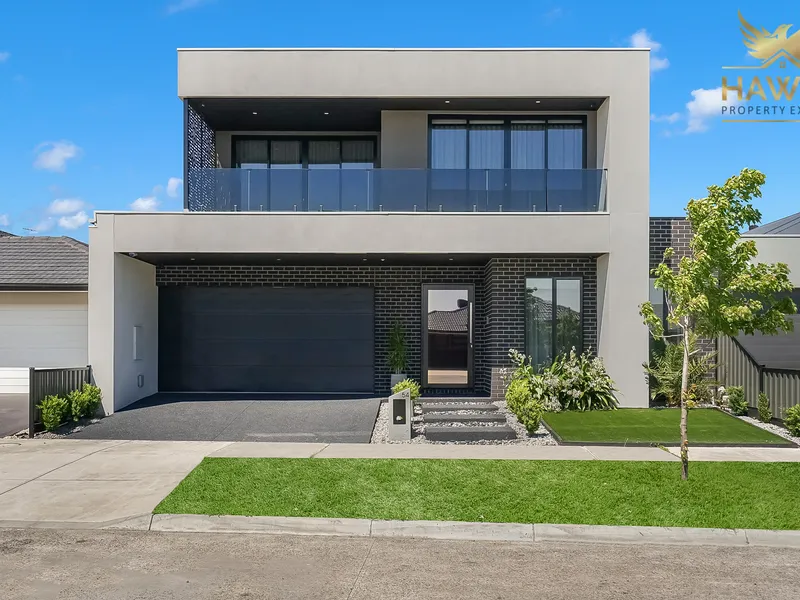 Ultra Modern Family Living