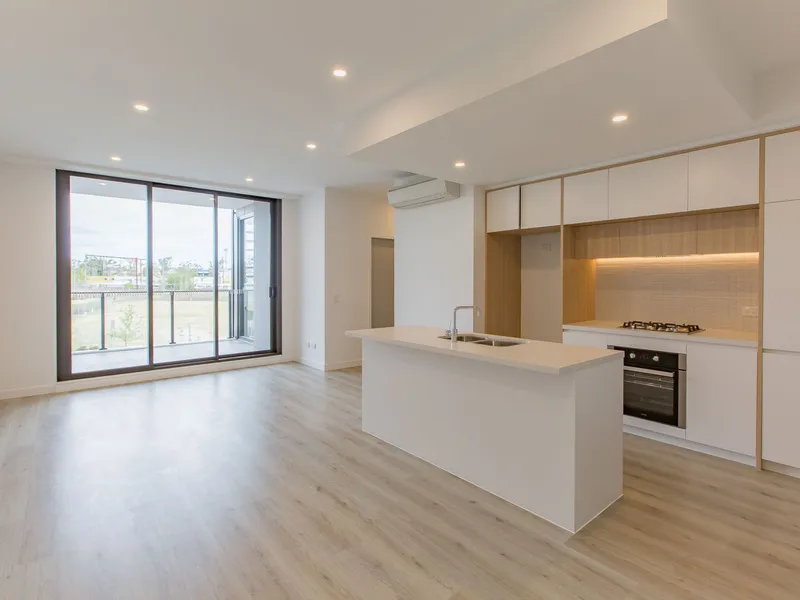 Near New Modern Two Bedroom Apartment In Prime Location