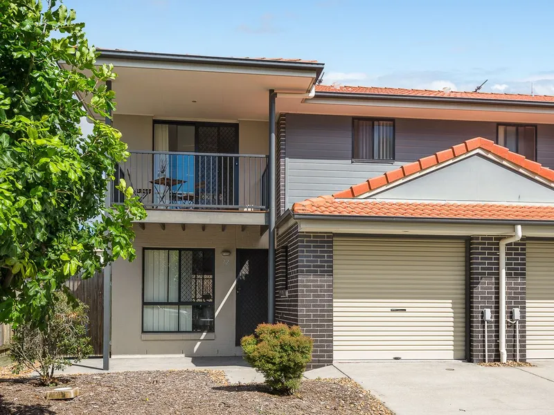 Tidy Townhouse in Great Location.