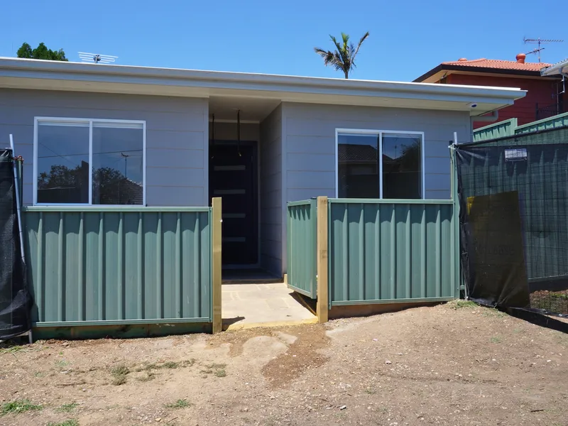 NEAR NEW 2 BEDROOM GRANNY FLAT!